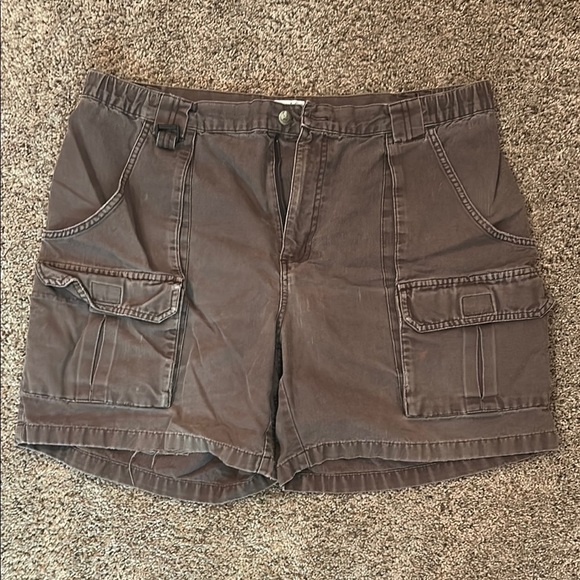 Vintage Columbia Brown Cargo Shorts with Classic Design - Picture 4 of 4
